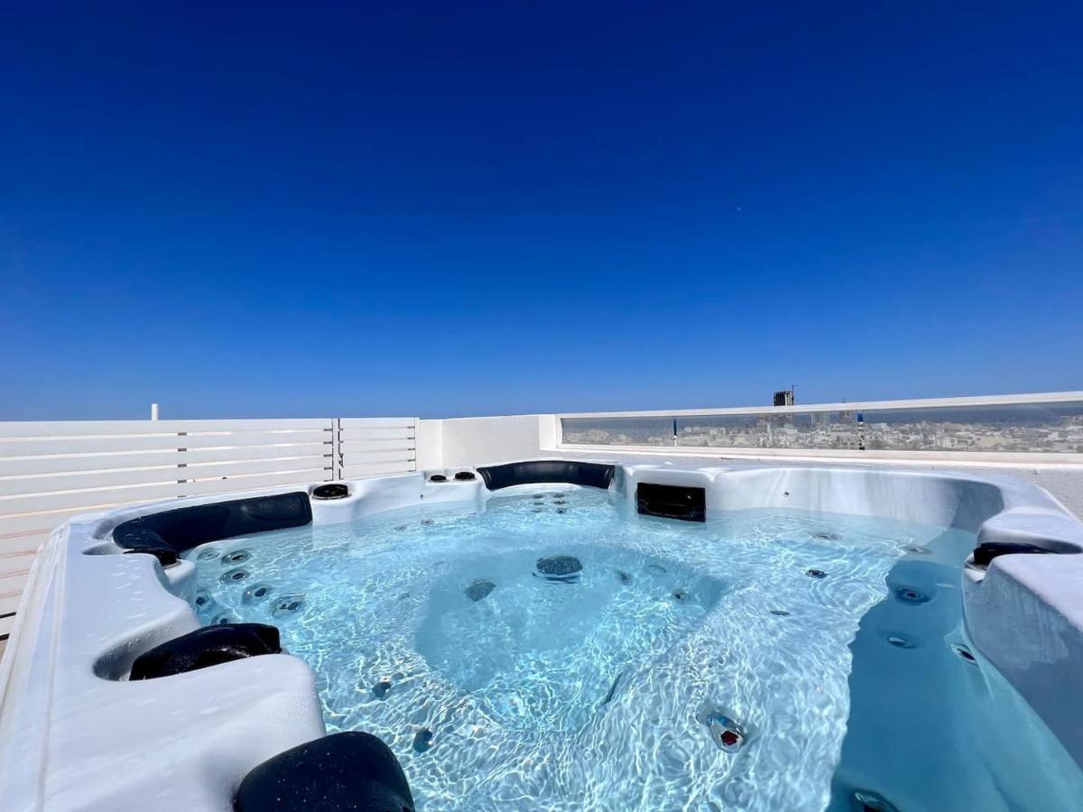 Unique Penthouse With Private Heated Jacuzzi, Close To Restaurants And Night Life Is-Swieqi 외부 사진