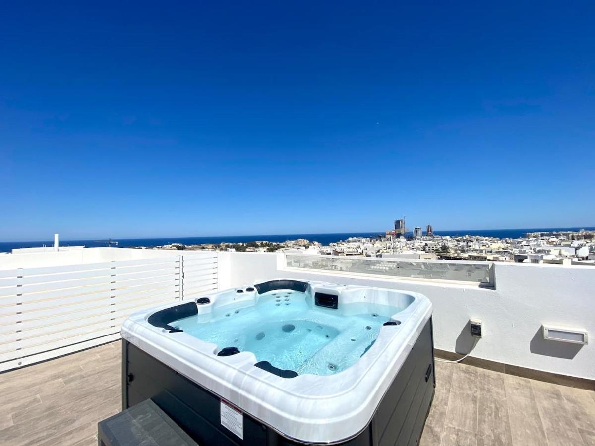 Unique Penthouse With Private Heated Jacuzzi, Close To Restaurants And Night Life Is-Swieqi 외부 사진